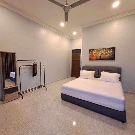 Zn Homestay Gong Badak Kampong Pengkalan Maras Exterior photo