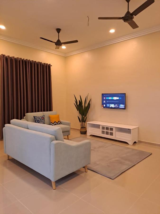 Zn Homestay Gong Badak Kampong Pengkalan Maras Exterior photo