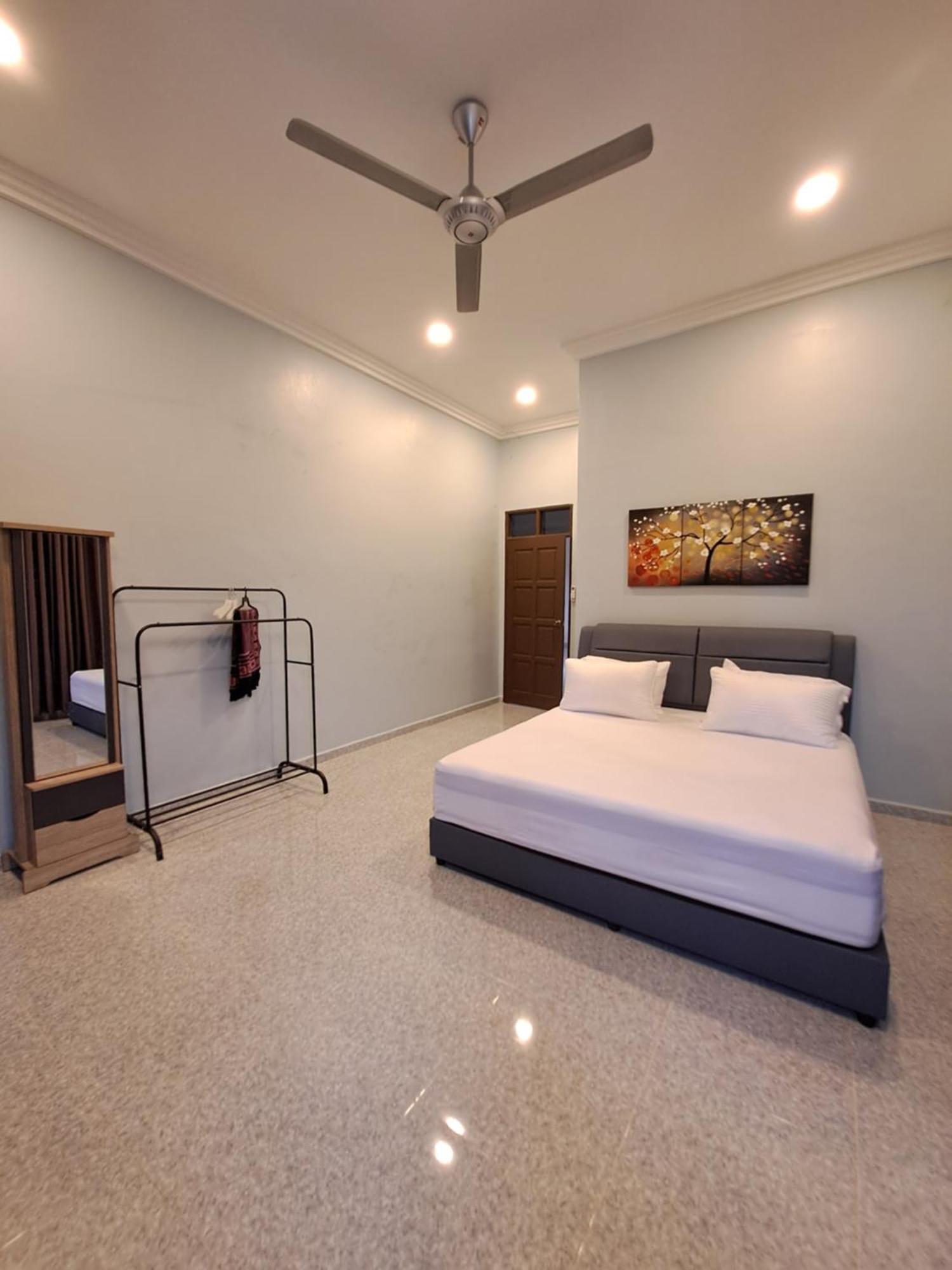 Zn Homestay Gong Badak Kampong Pengkalan Maras Exterior photo