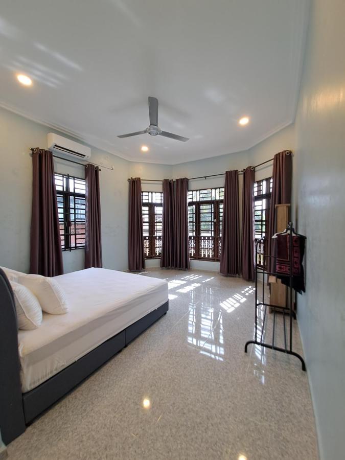 Zn Homestay Gong Badak Kampong Pengkalan Maras Exterior photo